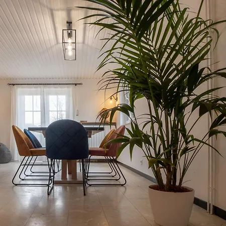 בית נופש La Maison Jaune *