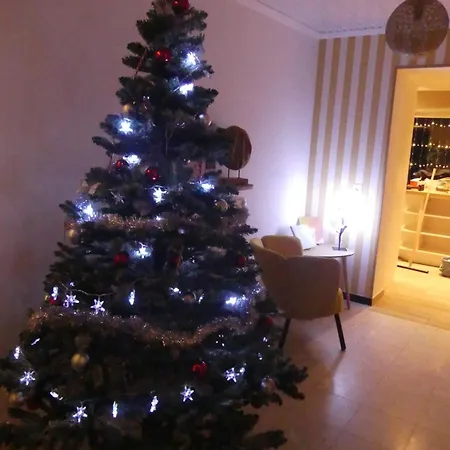 בית נופש La Maison Jaune *