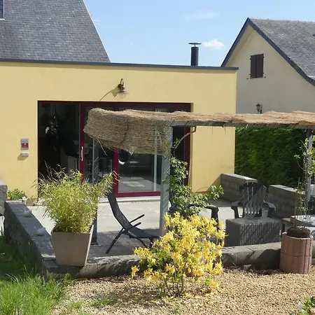 La Maison Jaune * Sainte-Cecile