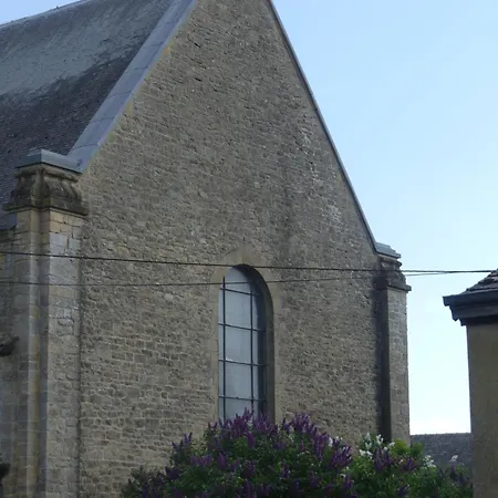 La Maison Jaune بيت للعطل *